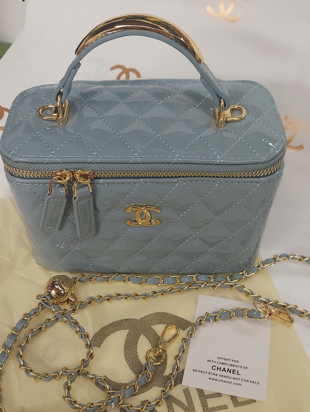 LAST ONE! Makeup Beaute Mini Vanity Case GWP